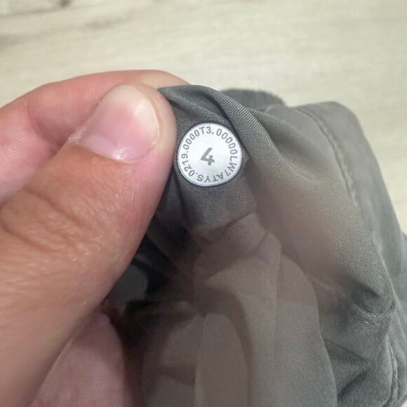 Lululemon Feeling Femme Short 5.5" Grey Sage W7ATYS Size 4 - Picture 6 of 6